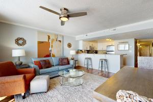 Kuchyň nebo kuchyňský kout v ubytování Pelican Beach Resort 304