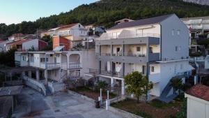 Nespecifikovaný výhled na hory nebo výhled na hory při pohledu z apartmánu