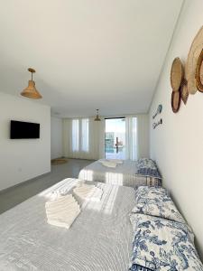 a bedroom with two beds and a flat screen tv at CASA AL MARE in Prado