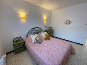 Posteľ alebo postele v izbe v ubytovaní Maison T4 lumineuse avec jardin, à 10 min des Thermes, classée 3 étoiles, centre-ville de Balaruc-les-Bains - FR-1-503-164