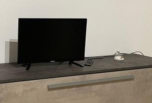 TV i/ili multimedijalni sistem u objektu Casa di Serena