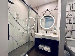 a bathroom with a sink and a mirror at Chez Hotel in Arlington Heights