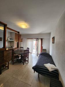 Η κουζίνα ή μικρή κουζίνα στο Departamento Atlántico I