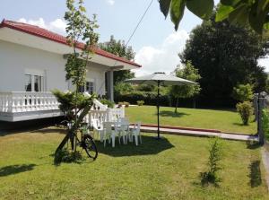 A garden outside Deppy's House κοντά στα λουτρά Πόζαρ
