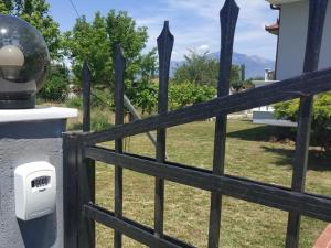 Zahrada ubytování Deppy's House κοντά στα λουτρά Πόζαρ