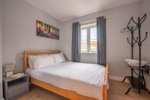 Cama ou camas em um quarto em Big discount - long stays, central location