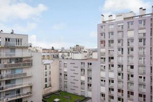 una vista aérea de los edificios de una ciudad en CHAMPS DE MARS - SUFFREN, en París