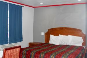 Кровать или кровати в номере The Broadway Inn