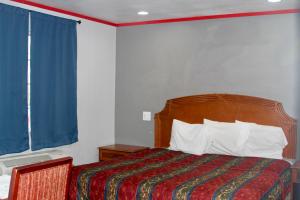 a bedroom with a bed and a window at The Broadway Inn in Los Angeles