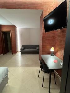 Μια τηλεόραση ή/και κέντρο ψυχαγωγίας στο Maison Dante