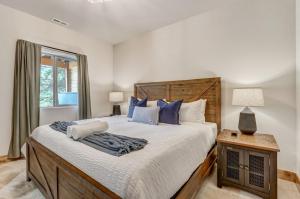 a bedroom with a large bed and a window at Valley Vista Lodge Hot Tub Shuffleboard Darts BBQ in Midland