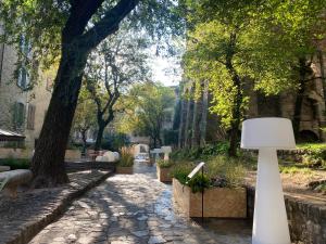 Un jardín fuera de The L i b r a r y