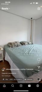 Un pat sau paturi într-o cameră la Casa na zona sul de Porto Alegre