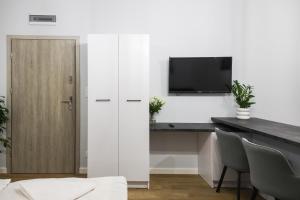 TV a/nebo společenská místnost v ubytování Apartamenty Różane