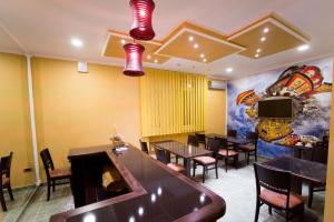 Televiisor ja/või meelelahutuskeskus majutusasutuses Guest house Mali hotel