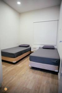 Uma cama ou camas num quarto em Cookandmusicapartments Forvm Molas Lopez