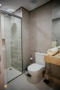 Uma casa de banho em Cookandmusicapartments Forvm Molas Lopez