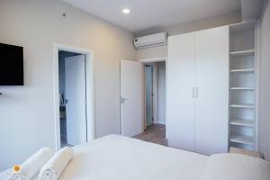 Uma cama ou camas num quarto em Cookandmusicapartments Forvm Molas Lopez