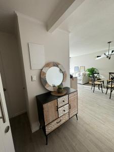 a room with a mirror on top of a dresser at VIVE ALTO REÑACA in Viña del Mar +19 photos