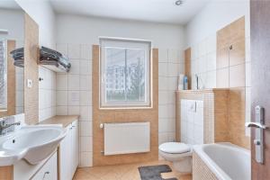 Koupelna v ubytování Excellent apartments in Spa City Center 5 min walk from the Colonnade
