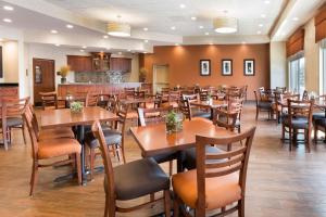 a dining room with wooden tables and chairs at Drury Inn & Suites Mt. Vernon in Mount Vernon