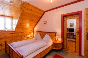 A bed or beds in a room at Almidylle Sabathy