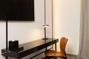 Radisson Hotel Tunis, City Center的电视和/或娱乐中心