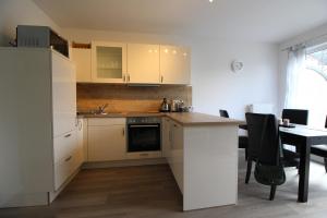 Kuchyň nebo kuchyňský kout v ubytování Kurparkcarree - Ferienwohnung Meeresbrise