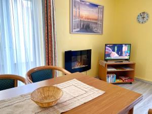 TV a/nebo společenská místnost v ubytování Ferienwohnung 10 "Bootsmann Hannes"