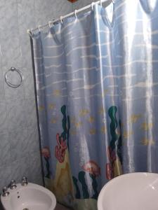 a bathroom with a shower curtain with an octopus at Alojamiento la nona in Malargüe