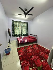 a bedroom with two beds and a ceiling fan at D’ QR Homestay Kuantan in Kuantan