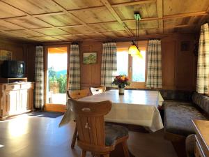 TV a/nebo společenská místnost v ubytování FEWO Bücheler