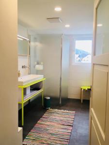 a bathroom with a yellow sink and a shower at Rosinas - Fräulein Winkler in Oberstaufen