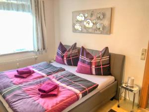 a bed with pillows on it in a bedroom at Apartment Birke 2 - by Alpen Apartments in Bad Gastein