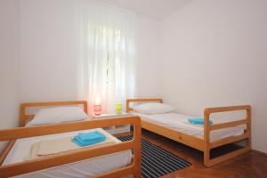 Postel nebo postele na pokoji v ubytování Apartments with WiFi Split - 9126