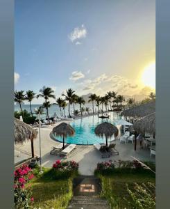a view of the pool at the resort at Appart chambre et salon in Le Diamant
