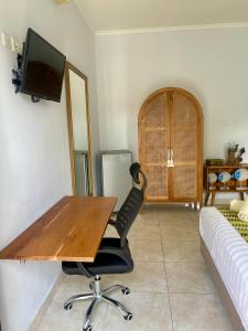 TV a/nebo společenská místnost v ubytování Canggu - Pererenan Guesthouse " aBaliHouse "