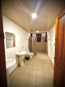 a bathroom with a sink and a toilet and a shower at Blasina el valle in Valle de Anton
