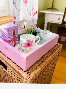 a basket with a tray with a coffee mug and a cup at Villa28 Self-Check- in in Aarau