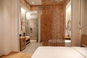 a bedroom with a bathroom with a shower and a bed at Shanghai Pudong Airport Moonlo Hotel - Pet Friendly in Shanghai