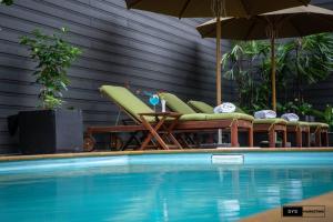 Sayarsan Hotel Yangon内部或周边的泳池