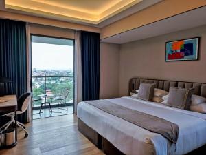 Sayarsan Hotel Yangon客房内的一张或多张床位