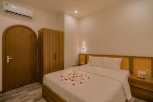 Postel nebo postele na pokoji v ubytování De V’Charm Hotel