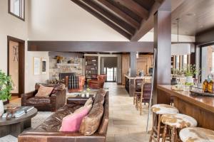 a living room with leather furniture and a bar at Bronson by AvantStay Luxurious Home On The Slopes in Olympic Valley