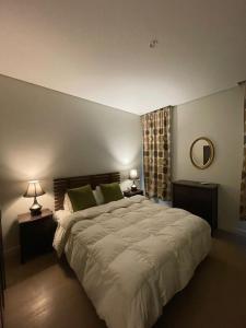 Ένα ή περισσότερα κρεβάτια σε δωμάτιο στο One bedroom apartment at Mivida Boulevard