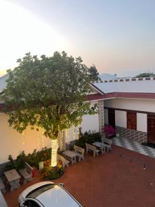 a car parked in front of a building with a tree at BeachSide House Mui Ne II in Ấp Khánh Phước (1)