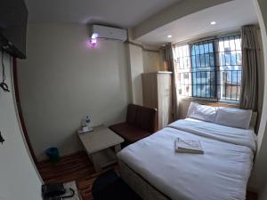 Voodi või voodid majutusasutuse Hotel Global Village toas