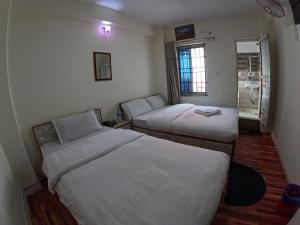 Voodi või voodid majutusasutuse Hotel Global Village toas