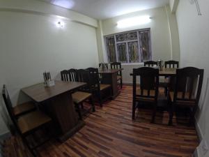Restoran või mõni muu söögikoht majutusasutuses Hotel Global Village