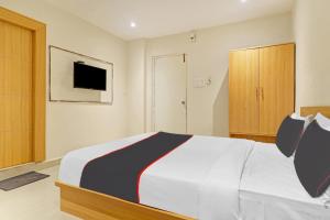 Krevet ili kreveti u jedinici u objektu OYO Hotel Ss Suites